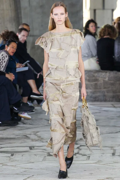 Look 19